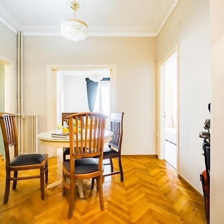 Emporikon Apartment Steps From Historic Center Athena Bagian luar foto