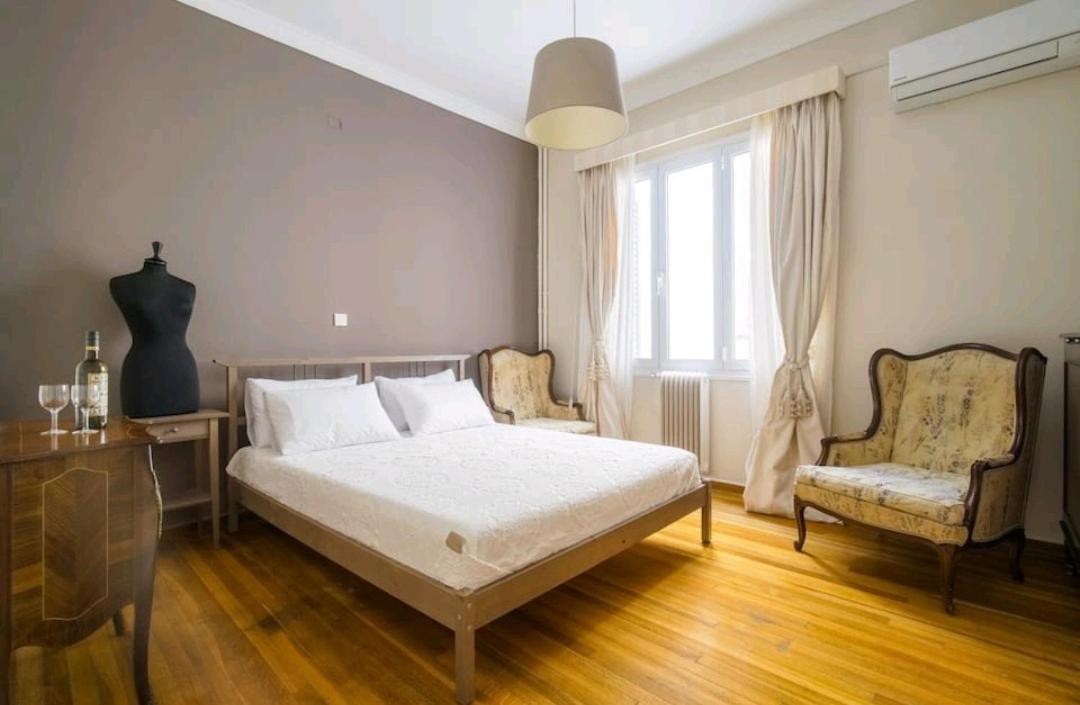 Emporikon Apartment Steps From Historic Center Athena Bagian luar foto