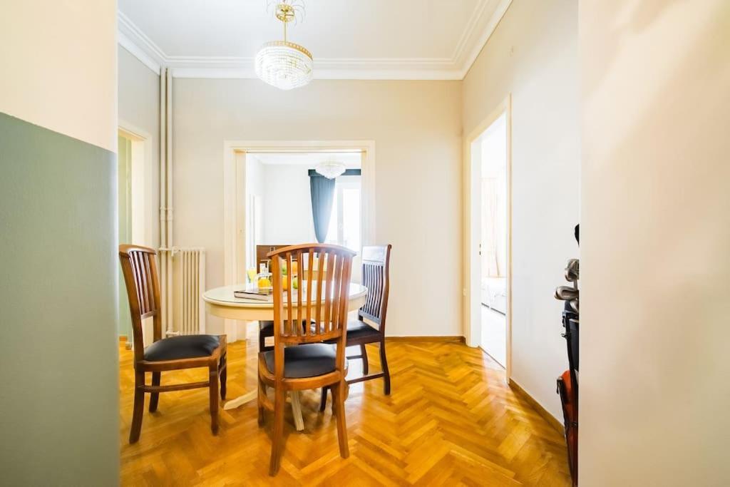 Emporikon Apartment Steps From Historic Center Athena Bagian luar foto