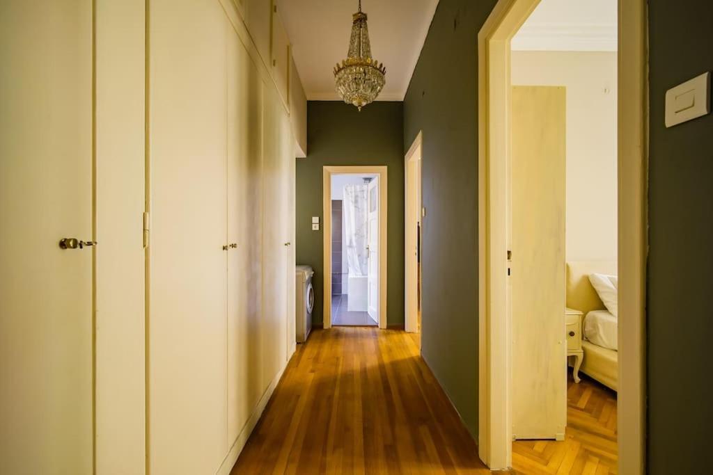 Emporikon Apartment Steps From Historic Center Athena Bagian luar foto