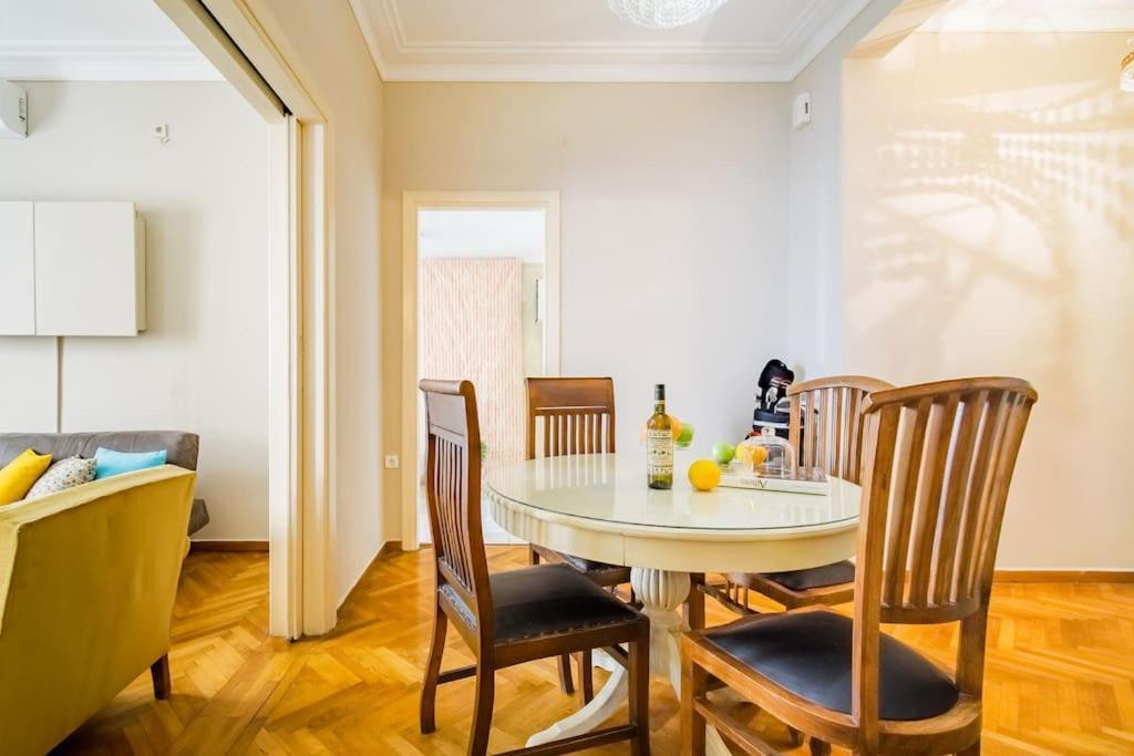 Emporikon Apartment Steps From Historic Center Athena Bagian luar foto