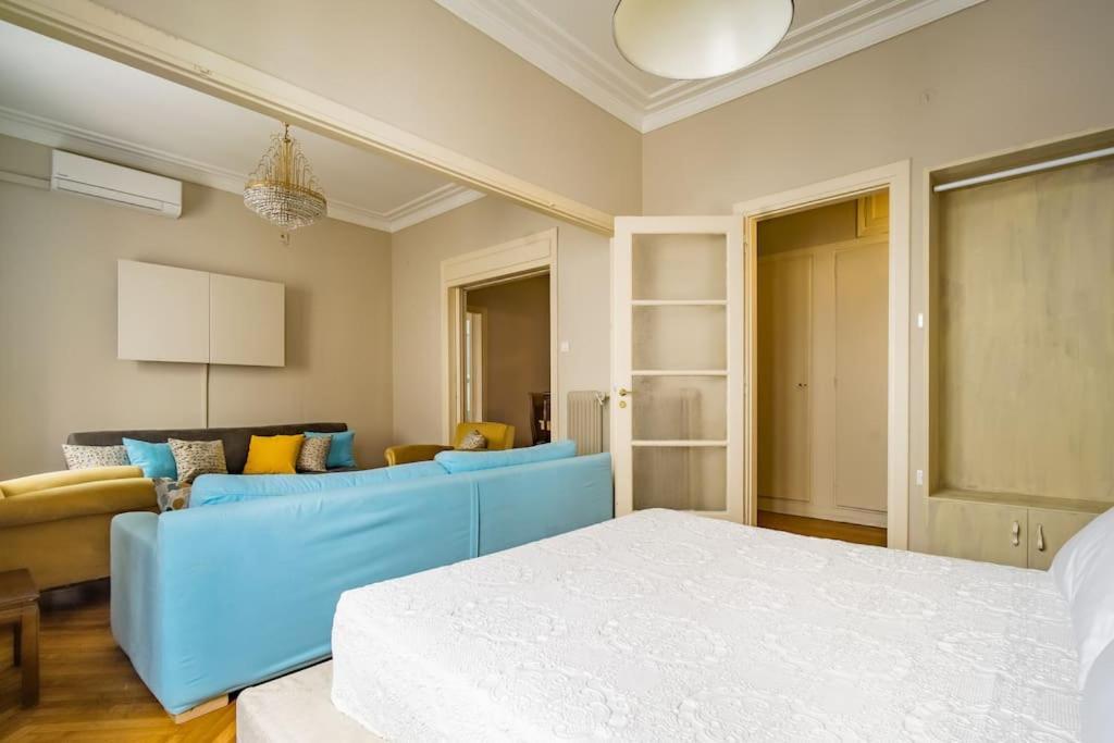 Emporikon Apartment Steps From Historic Center Athena Bagian luar foto