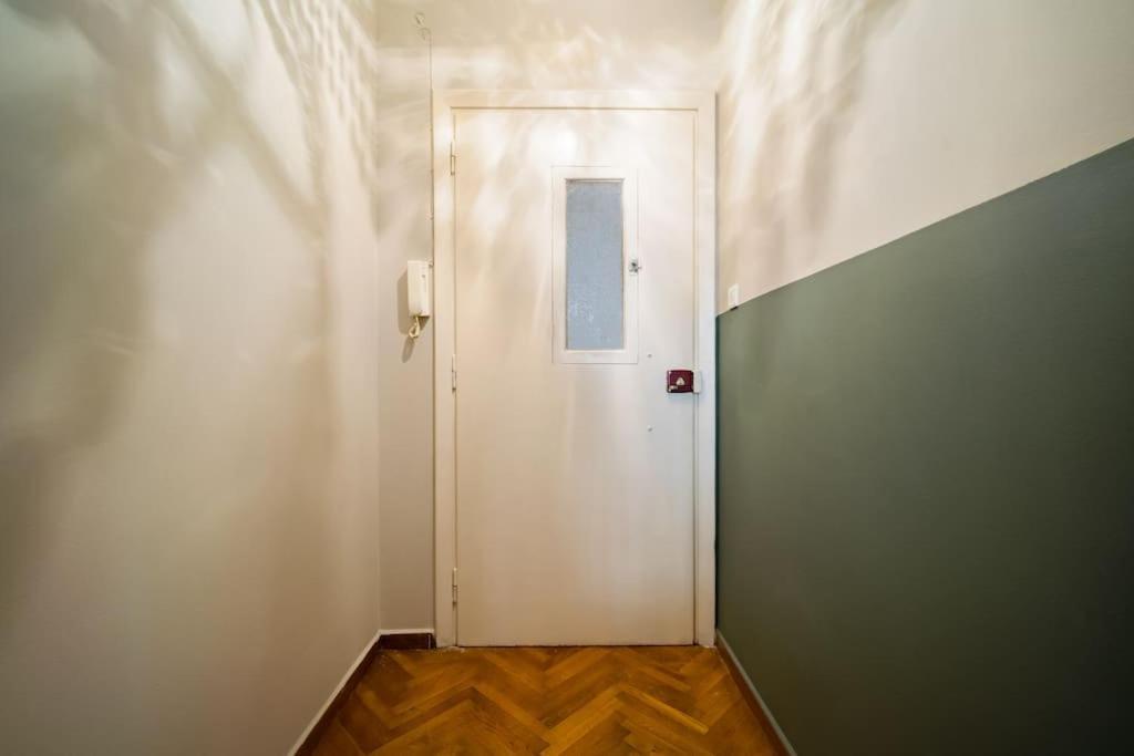 Emporikon Apartment Steps From Historic Center Athena Bagian luar foto