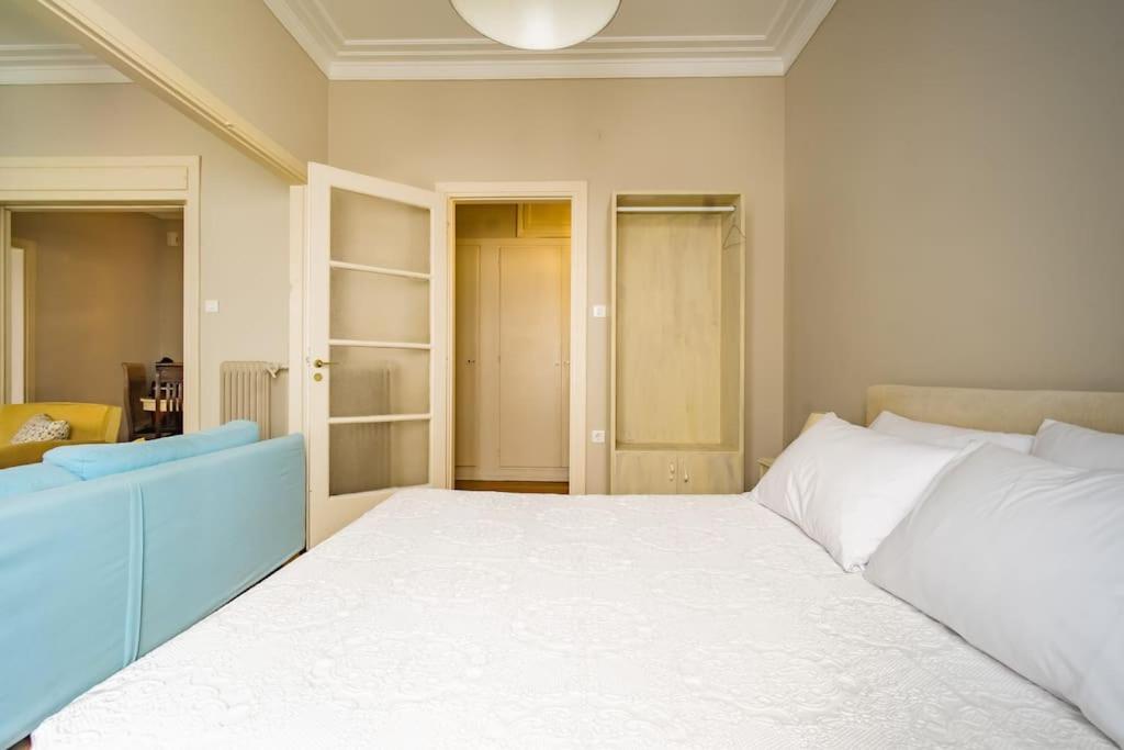 Emporikon Apartment Steps From Historic Center Athena Bagian luar foto